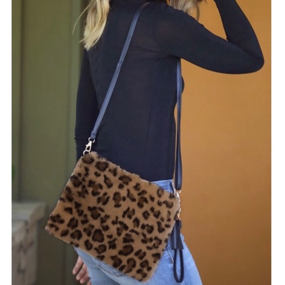 ✨LAST ONE✨FAUX FUR LEOPARD CROSSBODY/CLUTCH BAG - Picture 3 of 8